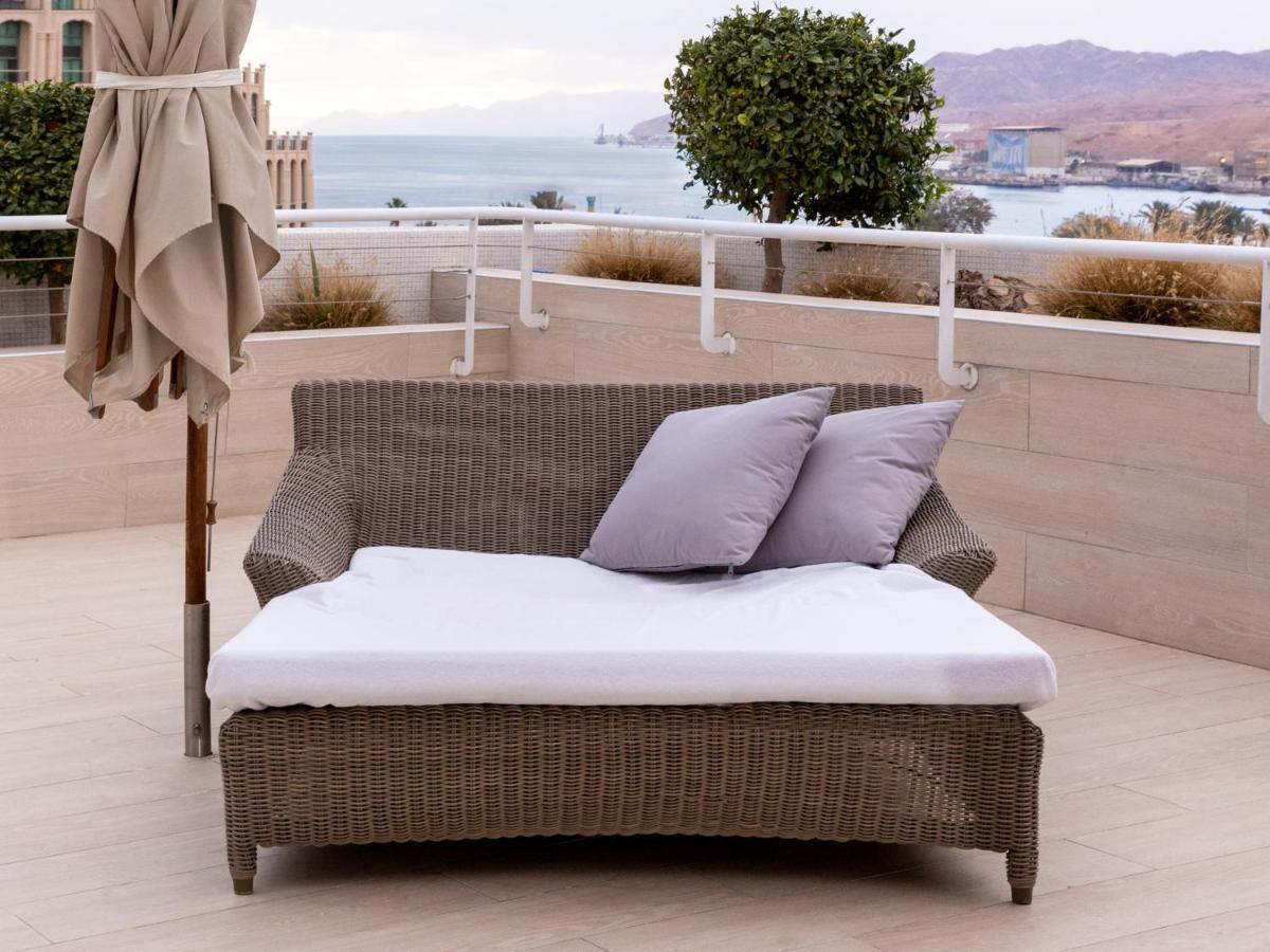 King Solomon By Isrotel Collection Ейлат Екстериор снимка A synthetic rattan daybed